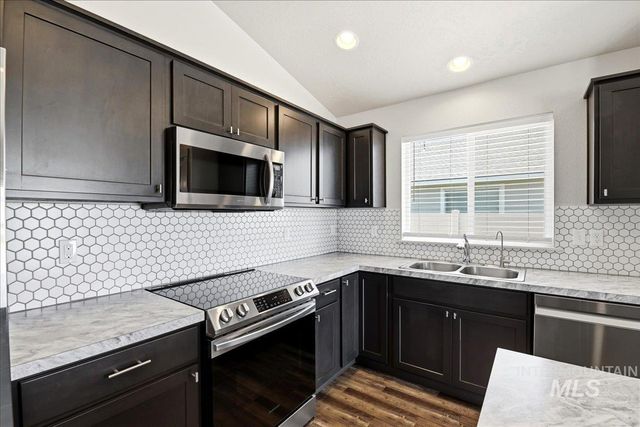 3306 W Remembrance Dr, Meridian, ID 83642