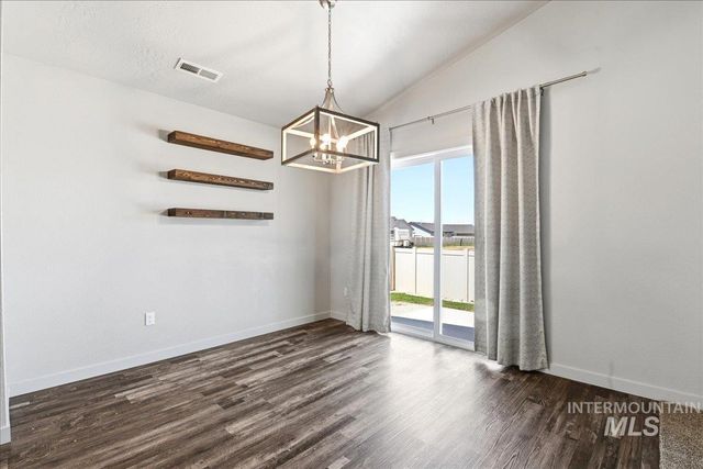 3306 W Remembrance Dr, Meridian, ID 83642
