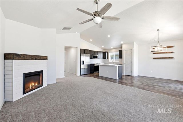3306 W Remembrance Dr, Meridian, ID 83642