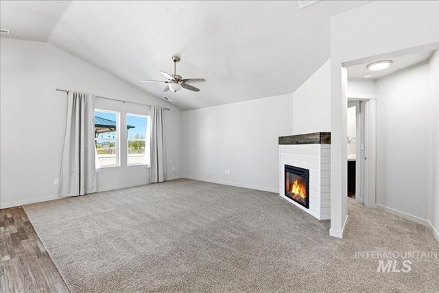 3306 W Remembrance Dr, Meridian, ID 83642