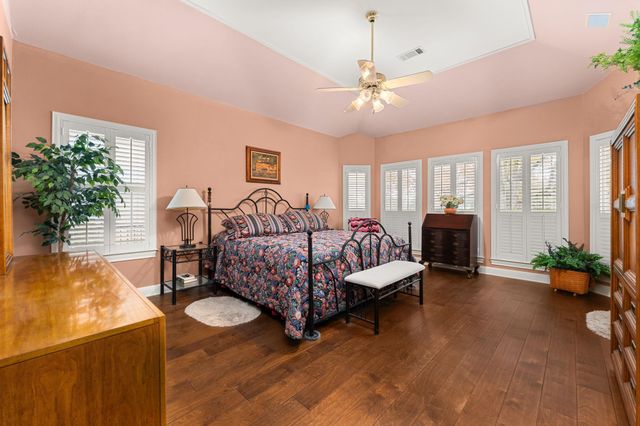 4 TIBURON DR, Austin, TX 78738