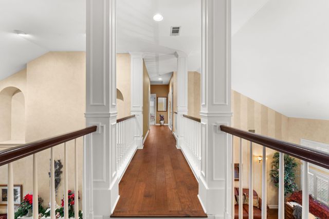 4 TIBURON DR, Austin, TX 78738