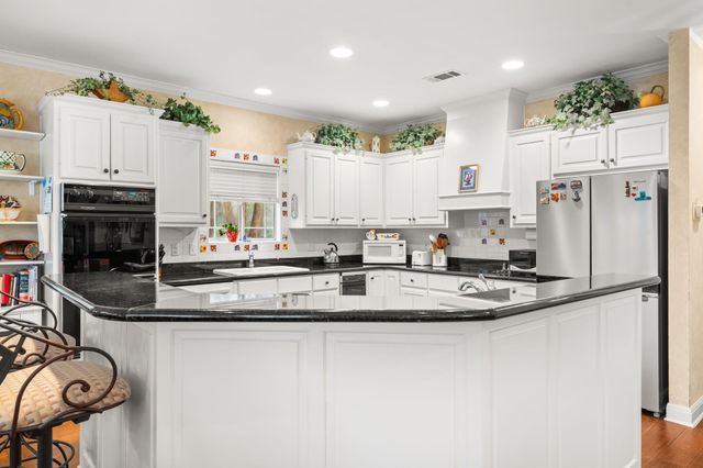 4 TIBURON DR, Austin, TX 78738