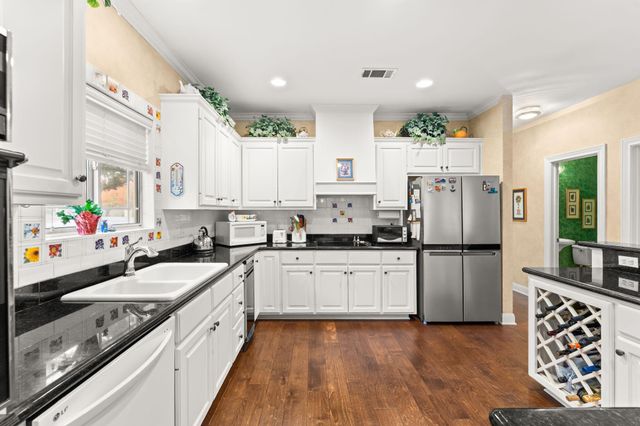 4 TIBURON DR, Austin, TX 78738