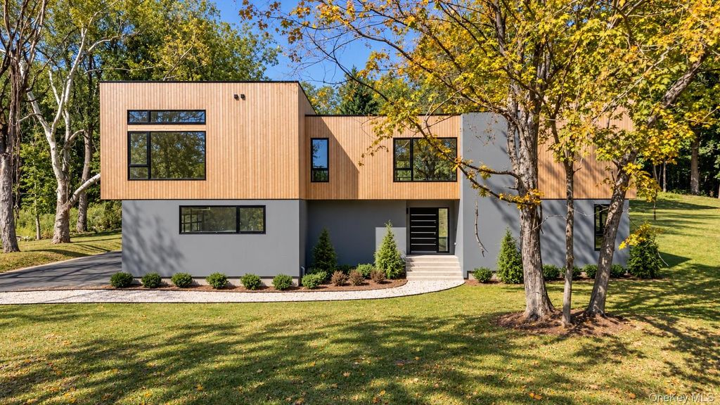 28 McLain Street, Bedford Corners, NY 10549 — exterior