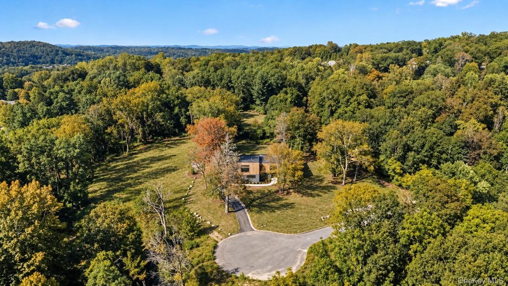 28 McLain Street, Bedford Corners, NY 10549 — photo 2