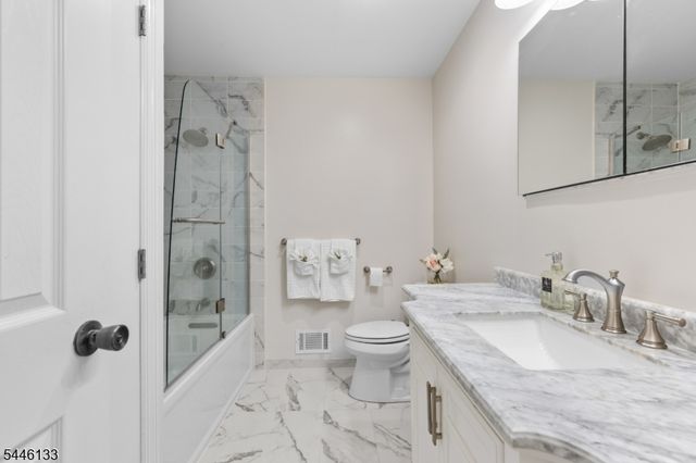 25 Deer Run Dr, Montgomery Twp., NJ 08502