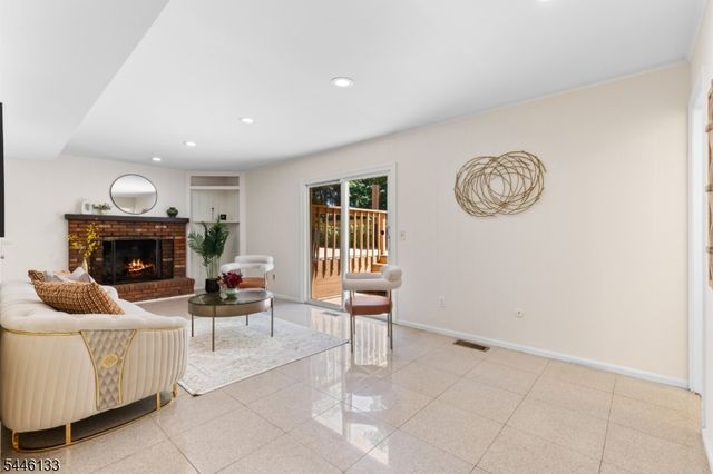 25 Deer Run Dr, Montgomery Twp., NJ 08502