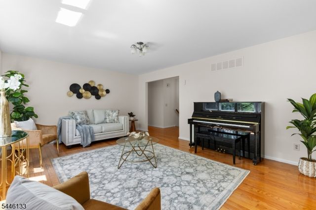 25 Deer Run Dr, Montgomery Twp., NJ 08502
