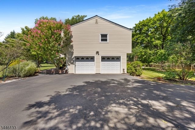 25 Deer Run Dr, Montgomery Twp., NJ 08502