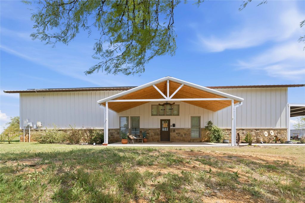 1601 County Road 156, Bangs, TX 76823