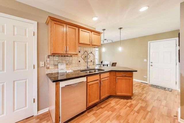 516 Citadel Circle, Westmont, IL 60559