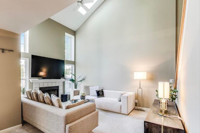 516 Citadel Circle, Westmont, IL 60559