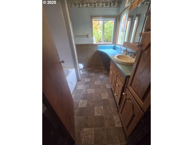 37564 LABISKE Ln, Astoria, OR 97103