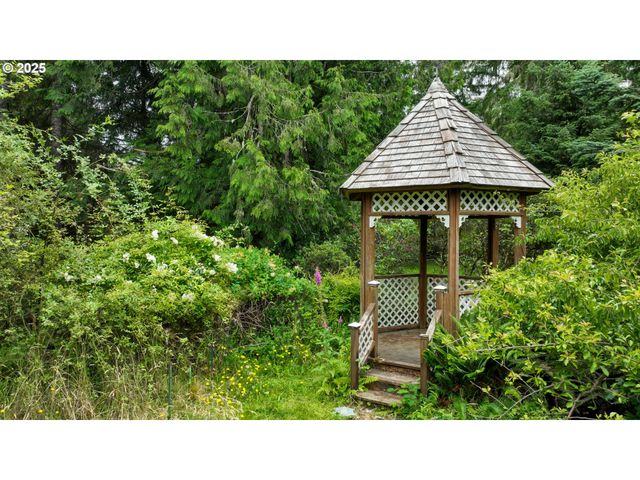 37564 LABISKE Ln, Astoria, OR 97103