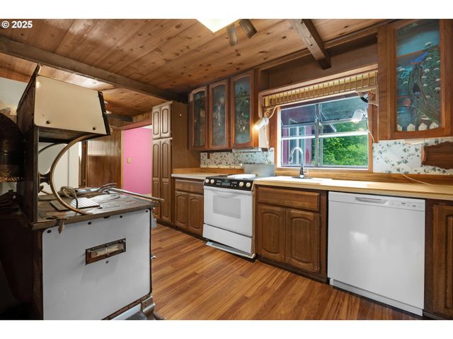 37564 LABISKE Ln, Astoria, OR 97103