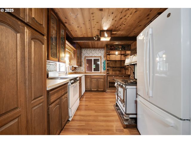 37564 LABISKE Ln, Astoria, OR 97103