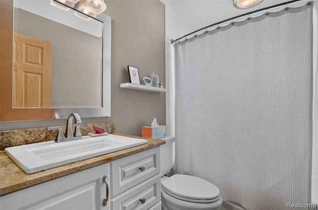 15690 Birwood Avenue, Beverly Hills, MI 48025