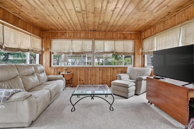 15690 Birwood Avenue, Beverly Hills, MI 48025