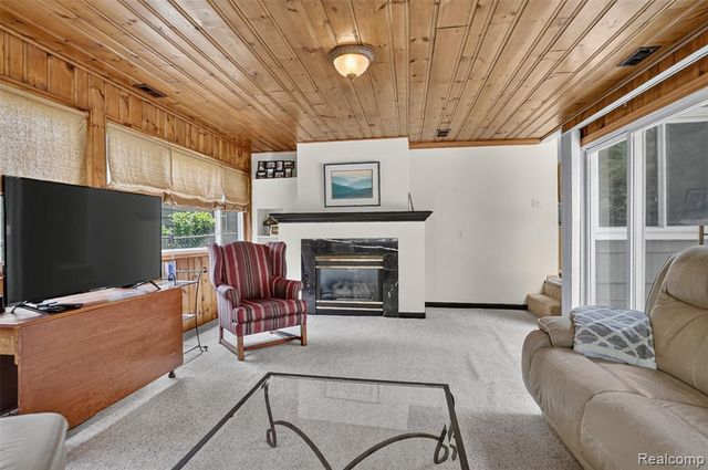 15690 Birwood Avenue, Beverly Hills, MI 48025