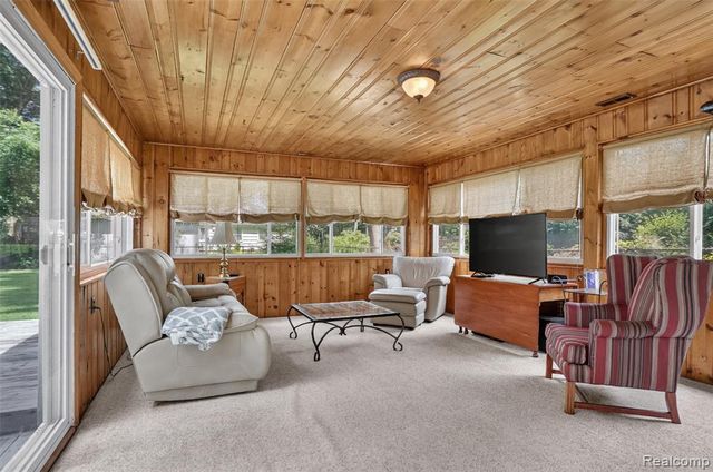 15690 Birwood Avenue, Beverly Hills, MI 48025