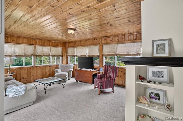 15690 Birwood Avenue, Beverly Hills, MI 48025