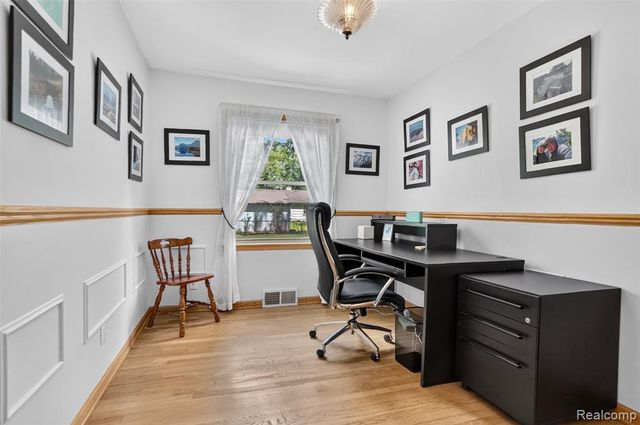 15690 Birwood Avenue, Beverly Hills, MI 48025