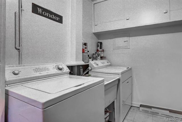 15690 Birwood Avenue, Beverly Hills, MI 48025