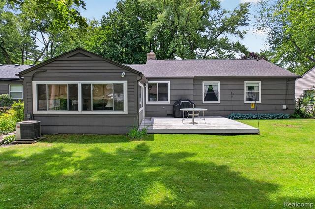 15690 Birwood Avenue, Beverly Hills, MI 48025