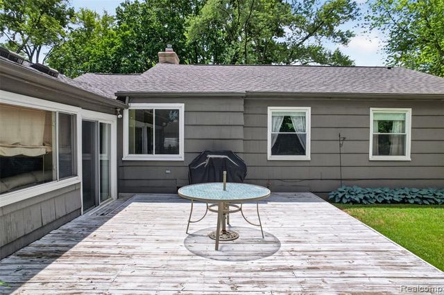 15690 Birwood Avenue, Beverly Hills, MI 48025