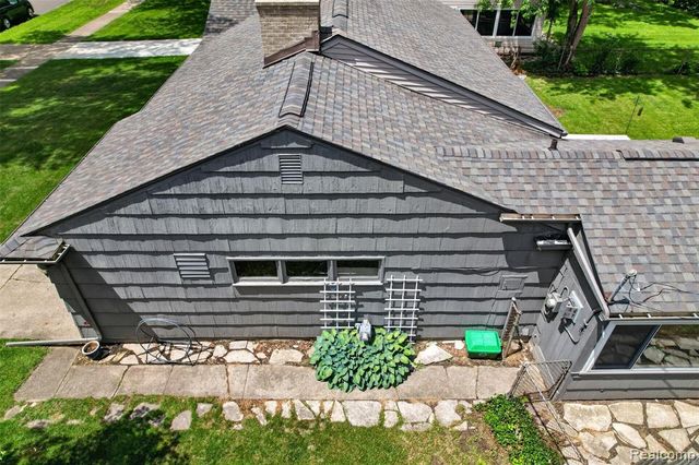 15690 Birwood Avenue, Beverly Hills, MI 48025