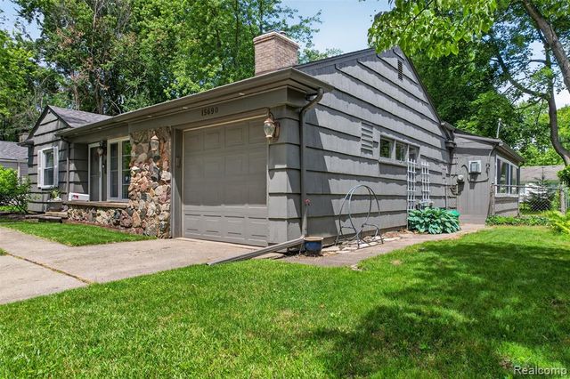 15690 Birwood Avenue, Beverly Hills, MI 48025