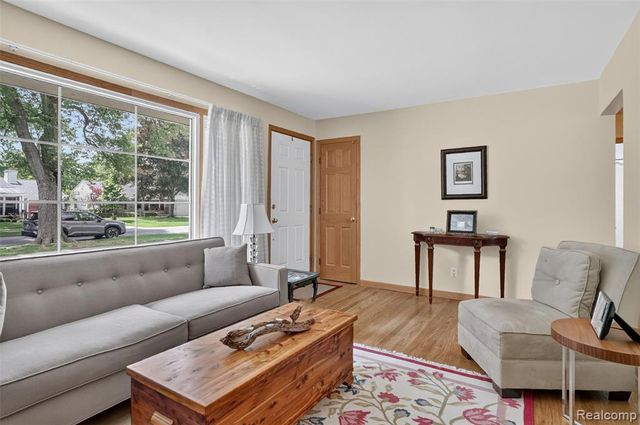 15690 Birwood Avenue, Beverly Hills, MI 48025