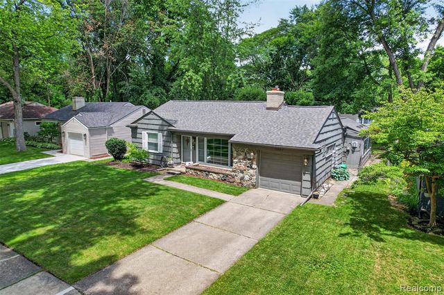 15690 Birwood Avenue, Beverly Hills, MI 48025