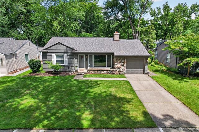 15690 Birwood Avenue, Beverly Hills, MI 48025