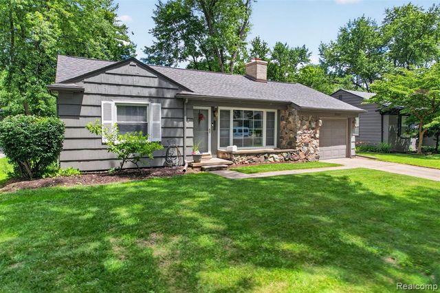 15690 Birwood Avenue, Beverly Hills, MI 48025