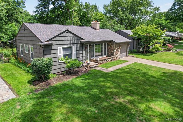 15690 Birwood Avenue, Beverly Hills, MI 48025