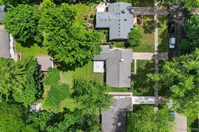 15690 Birwood Avenue, Beverly Hills, MI 48025