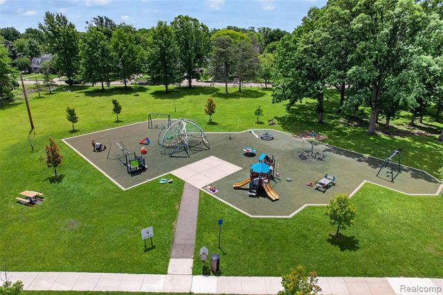 15690 Birwood Avenue, Beverly Hills, MI 48025