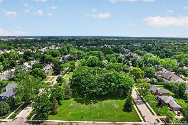 15690 Birwood Avenue, Beverly Hills, MI 48025