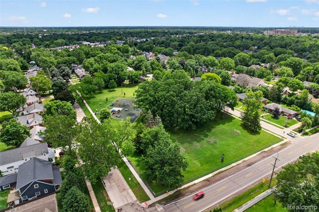 15690 Birwood Avenue, Beverly Hills, MI 48025
