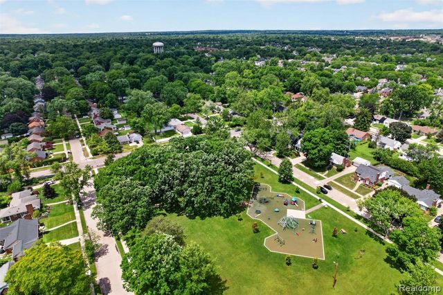 15690 Birwood Avenue, Beverly Hills, MI 48025