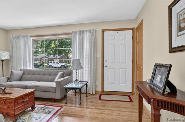 15690 Birwood Avenue, Beverly Hills, MI 48025