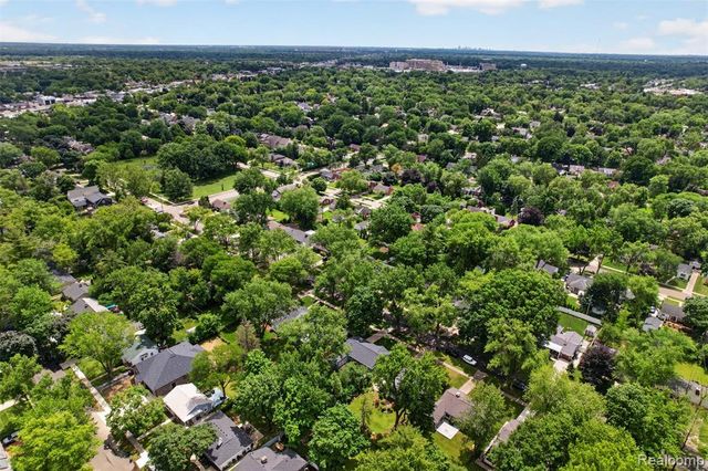 15690 Birwood Avenue, Beverly Hills, MI 48025