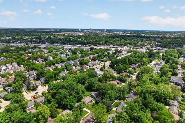 15690 Birwood Avenue, Beverly Hills, MI 48025