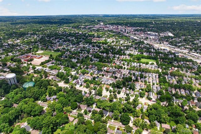 15690 Birwood Avenue, Beverly Hills, MI 48025