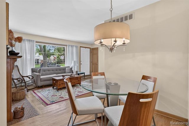 15690 Birwood Avenue, Beverly Hills, MI 48025
