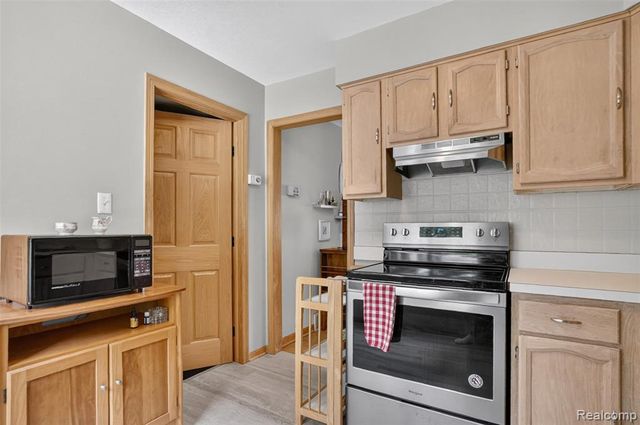 15690 Birwood Avenue, Beverly Hills, MI 48025
