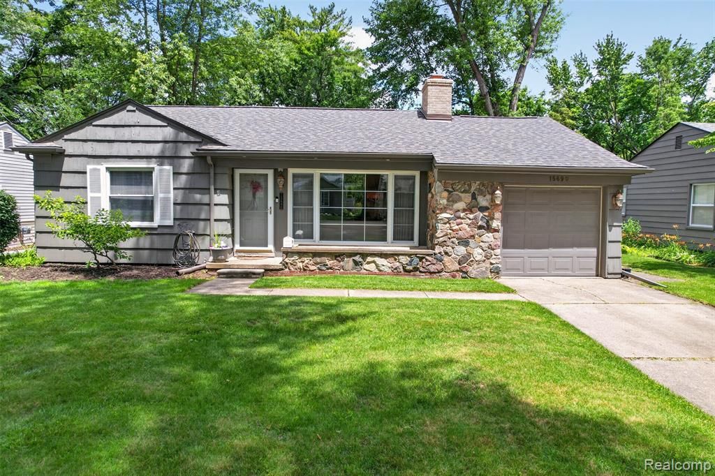 15690 Birwood Avenue, Beverly Hills, MI 48025