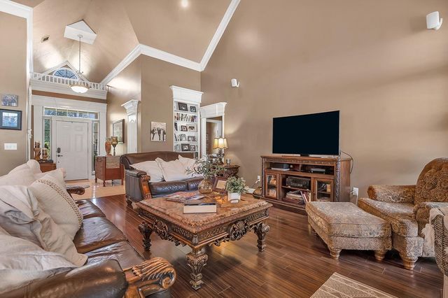 625 White Dove Dr, Lufkin, TX 75901